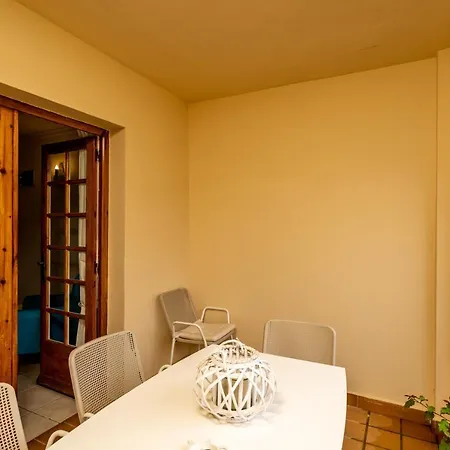 Bungavilla House In La Isla *